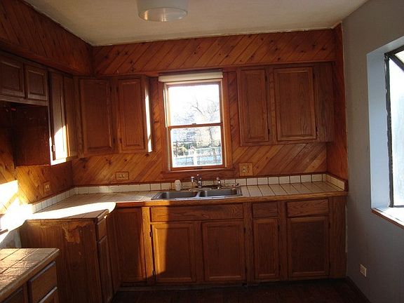 4th image of 131 Elm Ave