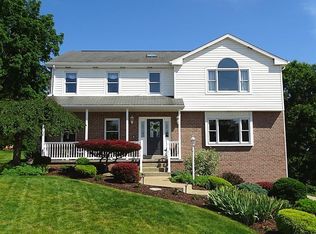 137 Surrey Dr, Canonsburg, PA 15317