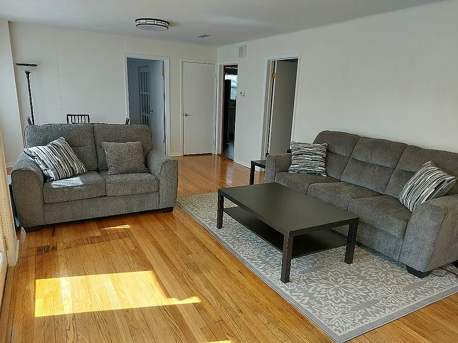 3 bed, 1281 sqft, $2,500 — Photo 3
