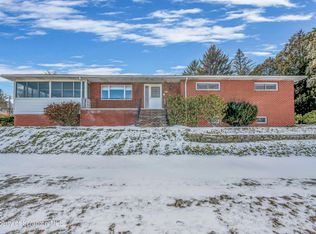 318 Carnation Dr, Clarks Summit, PA 18411