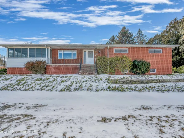 318 Carnation Dr, Clarks Summit, PA 18411