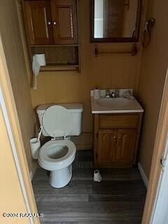 4th image of 114 Seagraves St
