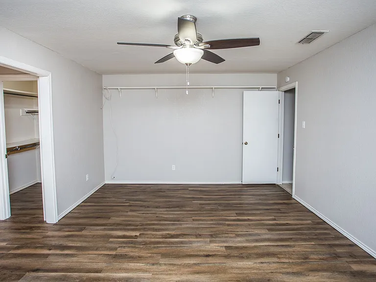 3401 Essex Ave — Photo 11