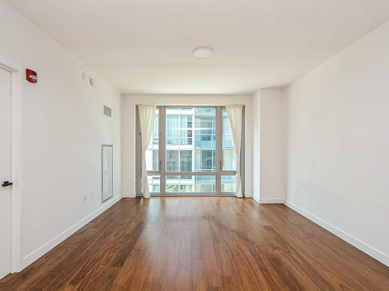 2 Shore Ln #4L — Photo 6