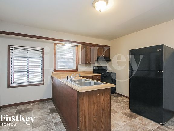 4th image of 311 N Boehning St
