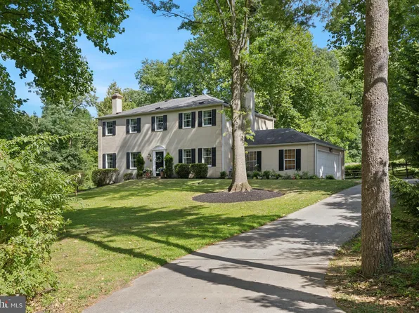 2143 Greenbrier Dr, Villanova, PA 19085