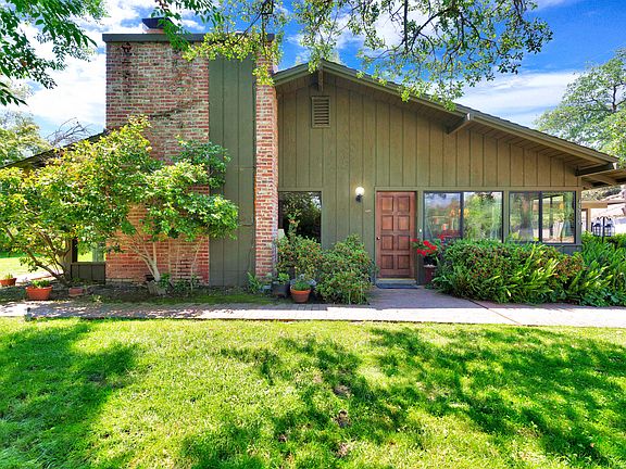 3rd image of 43715 Dinely Drive