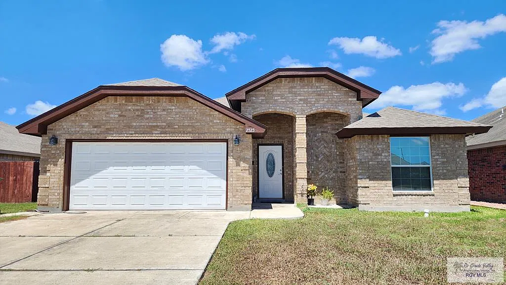4 bed, 3.0 bath, 1978 sqft, $2,100 — Photo 1