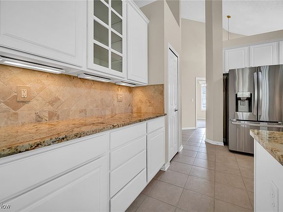 5th image of 15359 Oak Hollow Ln