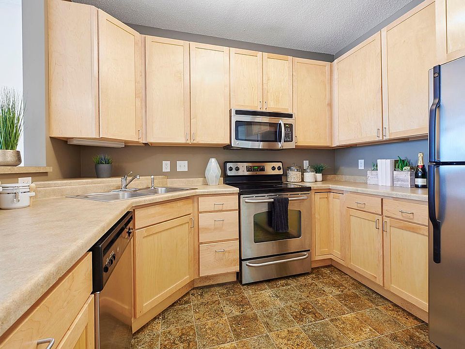1K (one bedroom + den)