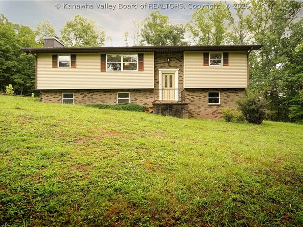 42 Astro Dr, Clendenin, WV 25045