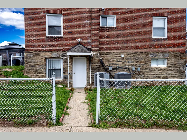 649 Alcott St #1B — Photo 1