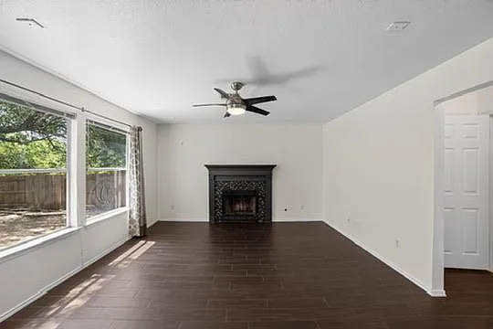 813 Settlement St — Photo 4