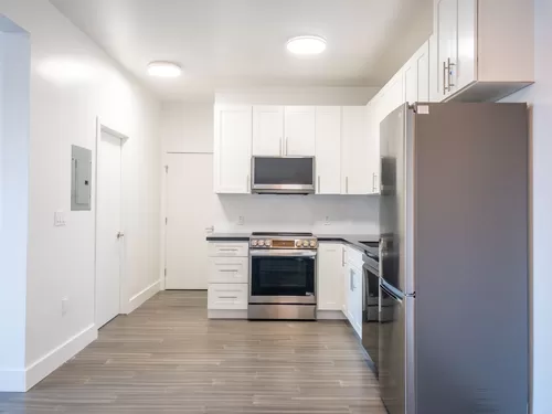 Two Weeks Free Rent! Beautifully Remodeled 1 Br/1 Ba Unit! Amazing View! Parking! Laundry! Progre... Photo 1