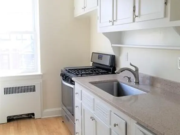 14 Ware St APT 33, Cambridge, MA 02138