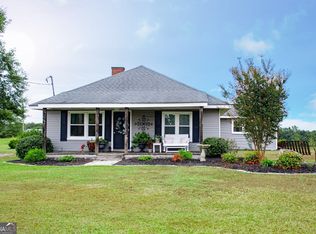 561 Hilltop Rd, Roopville, GA 30170