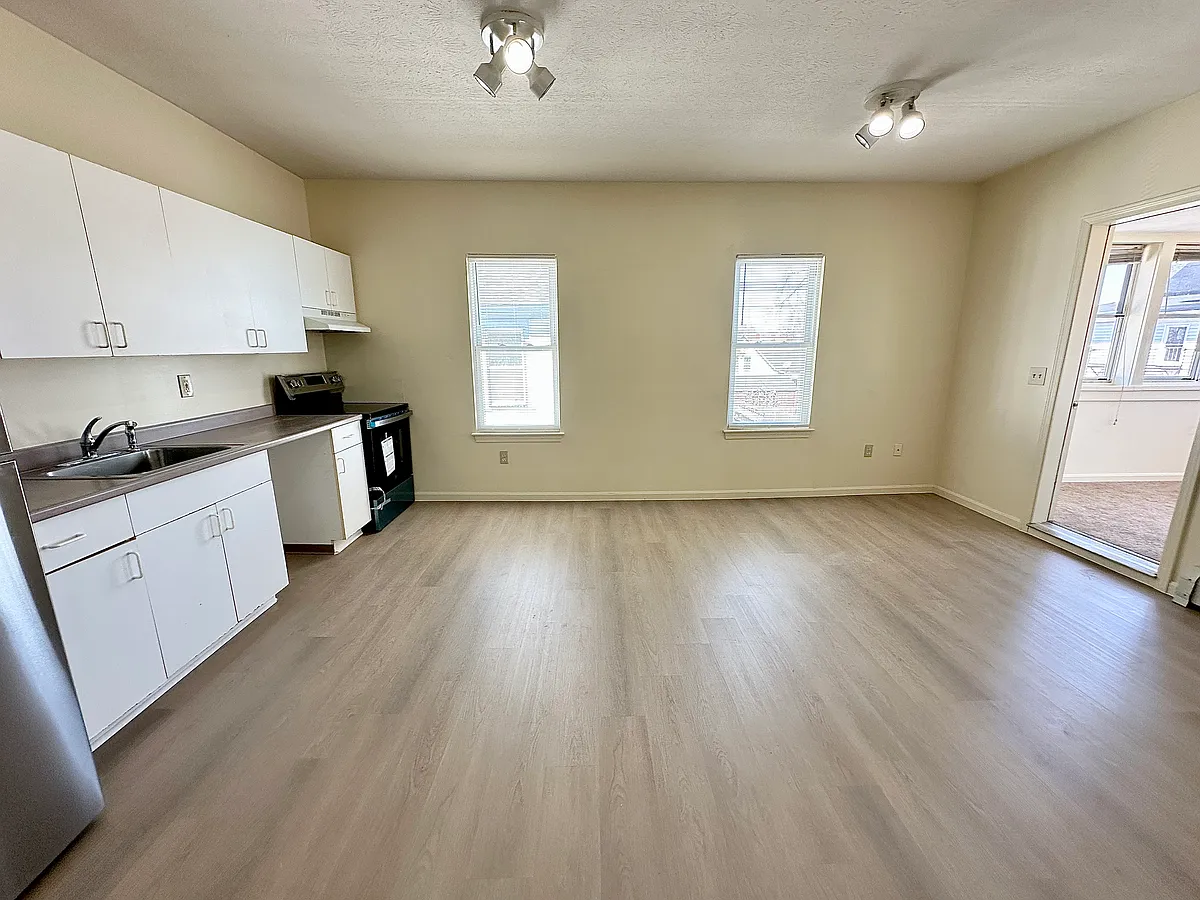 Building Photo - 96 Palm St #5