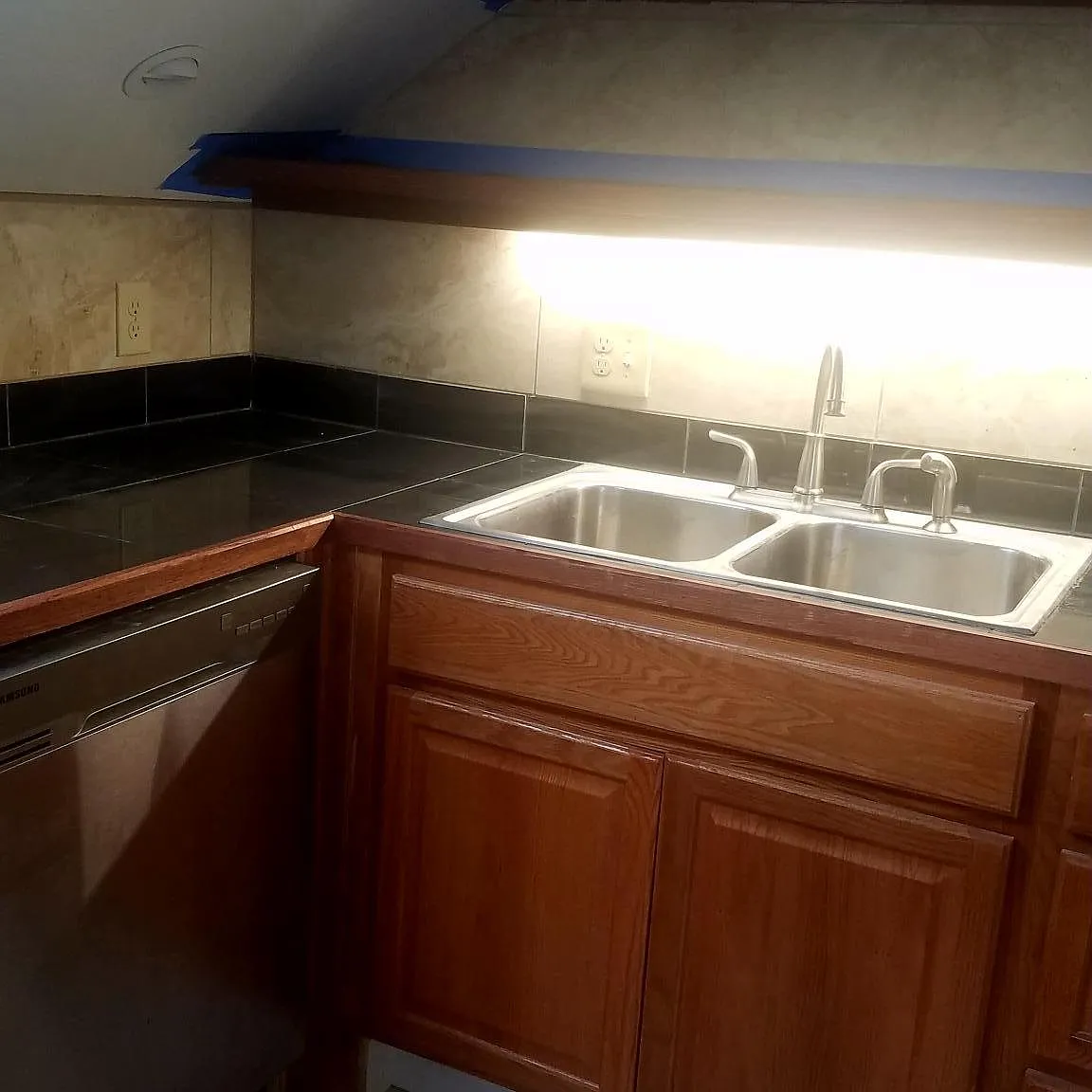 Newly Renovated 2 Bedroom in Chelsea Lead Free, Must see Text or Email today!! — Photo 3