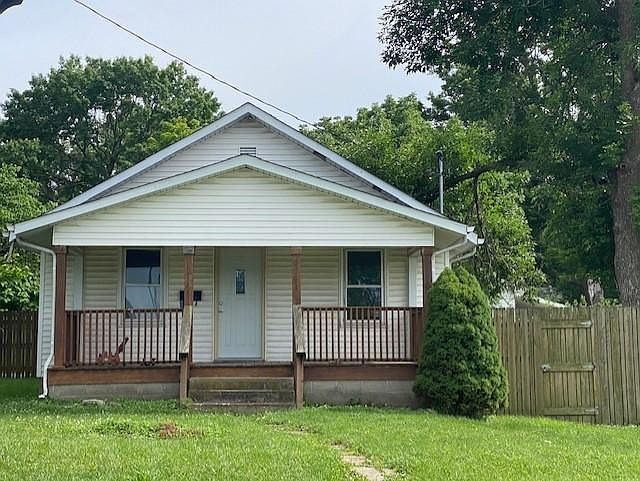 2nd image of 904 W Curtis St