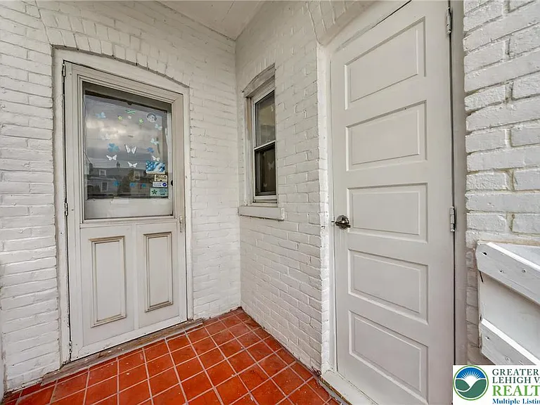 626 N 11th St — Photo 48