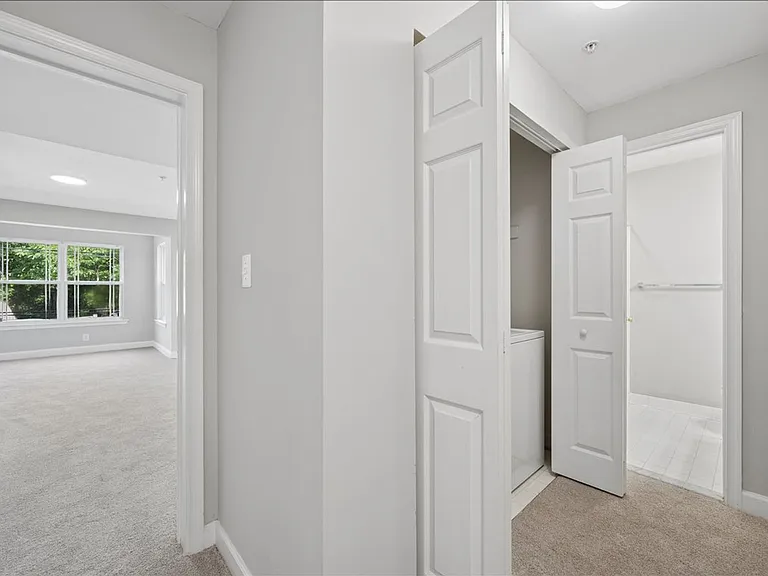 1004 Collindale Ave — Photo 32