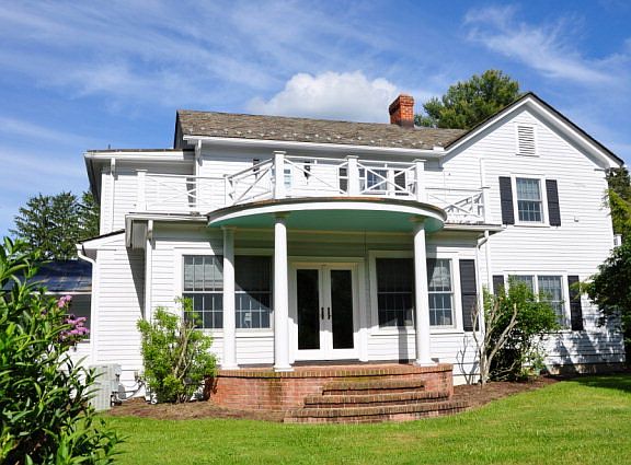 4th image of 542 E Washington St