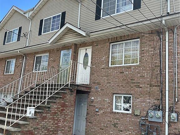 2nd image of 58 Roff St W