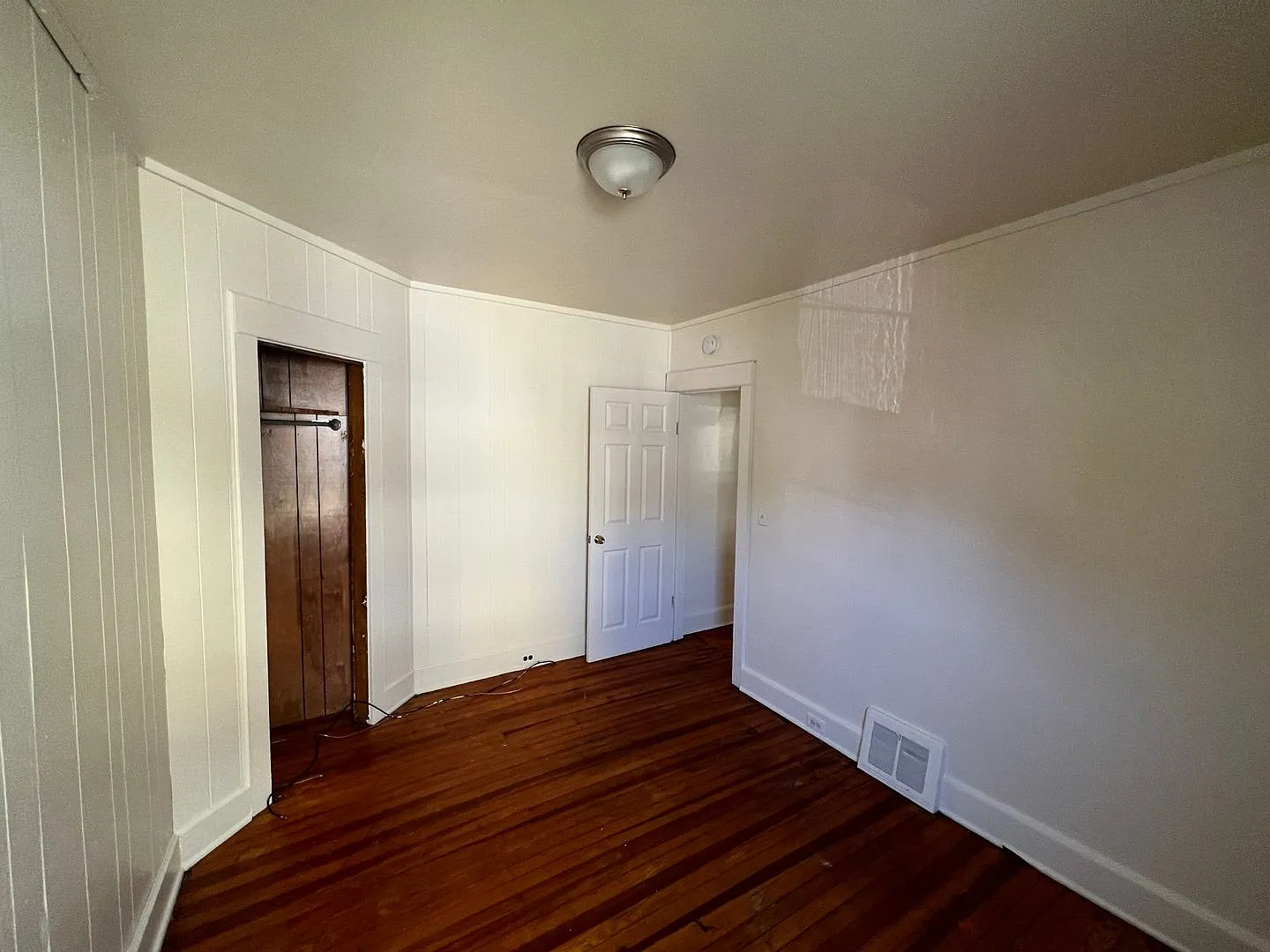 112 Adams Ave. — Photo 3