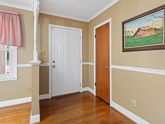 4th image of 2421 Lacy St