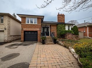 17 Saybrook Ave, Toronto, ON M8Z2V3