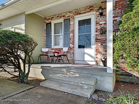 4th image of 87 Deal Ave
