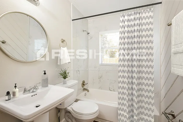 4 bed, 2.0 bath, 1272 sqft, $2,175 — Photo 4