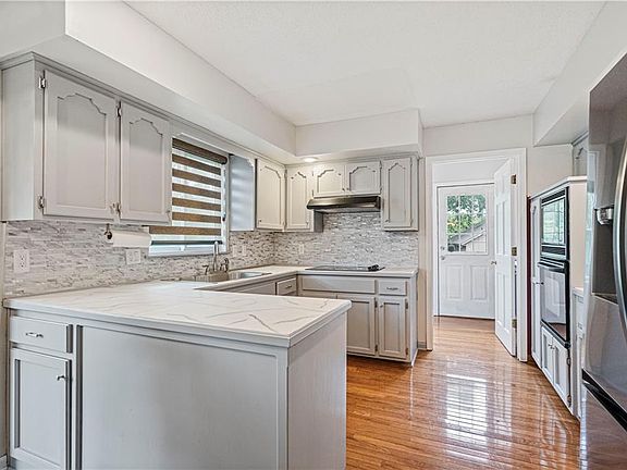 5th image of 2417 SW Stonecreek Ct