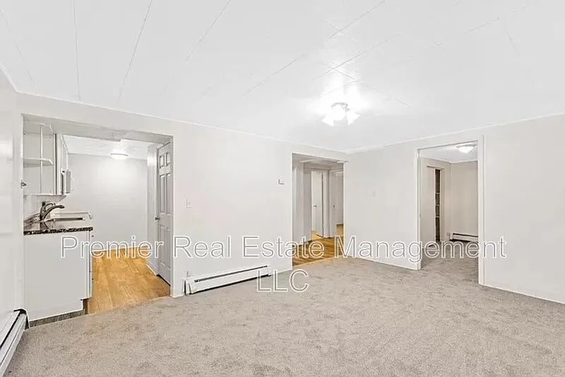 2 bed, 1.0 bath, 863 sqft, $1,350 — Photo 4