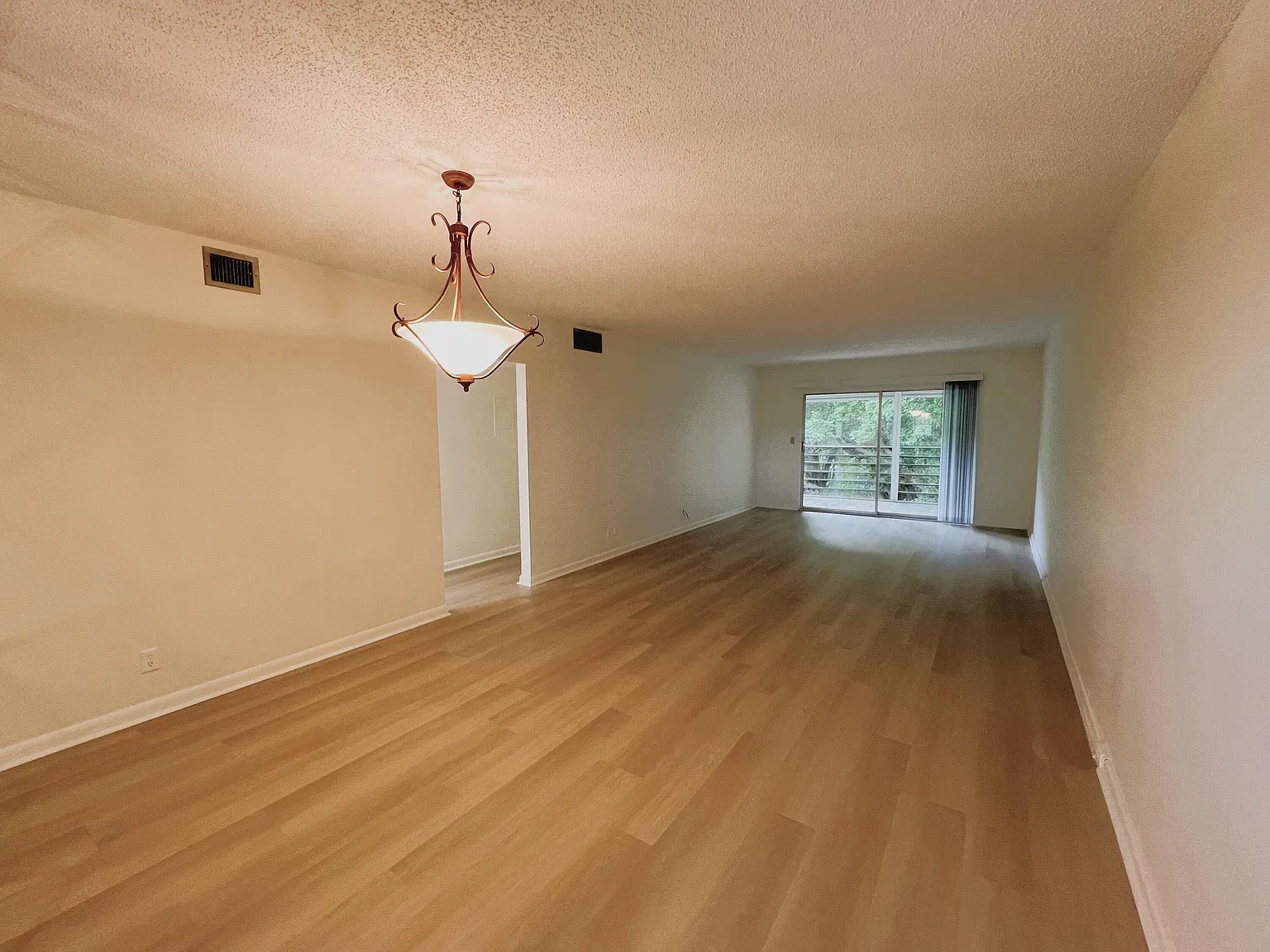 2 bed, 2.0 bath, 1156 sqft, $1,800 — Photo 2