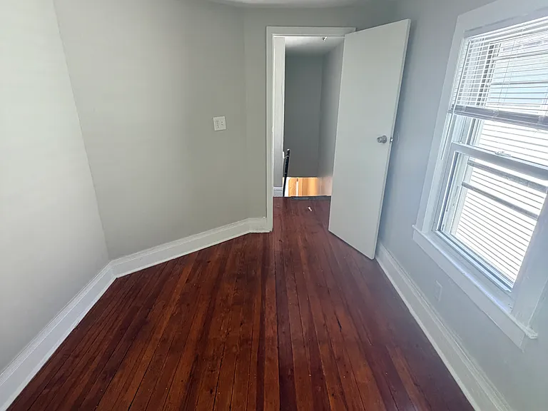 37 Arthur St — Photo 16