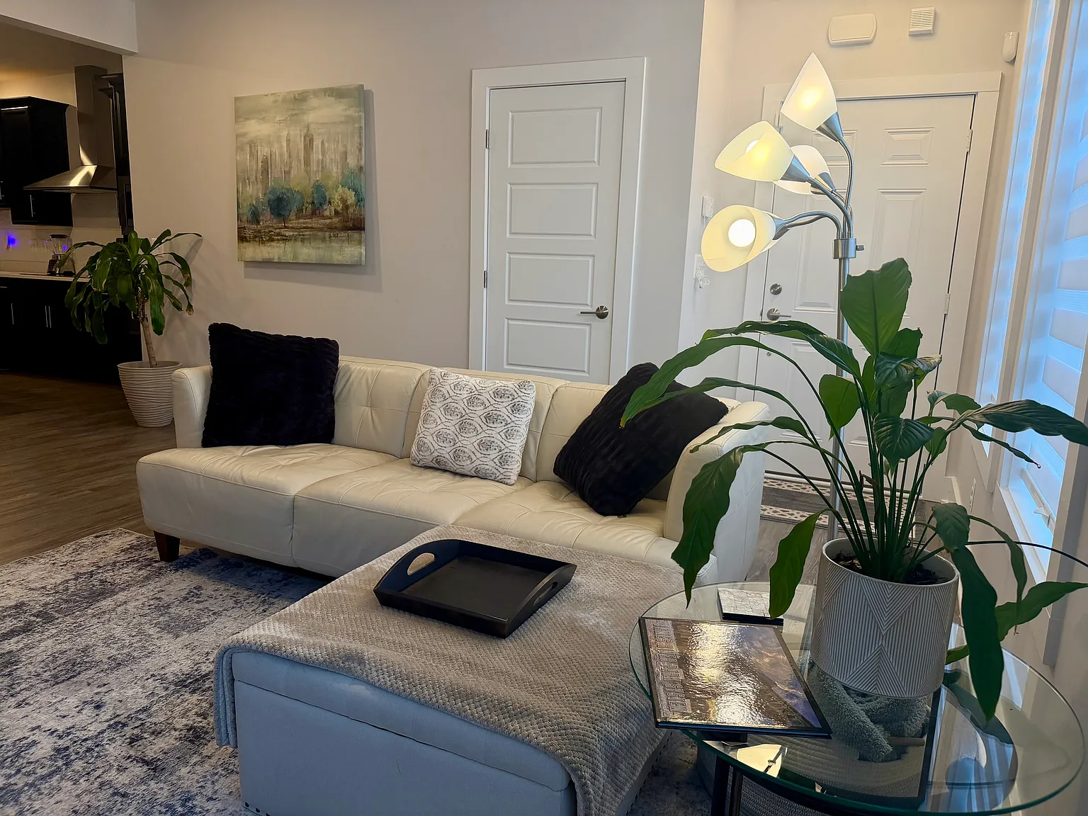 3 bed, 1570 sqft, $2,950 — Photo 4