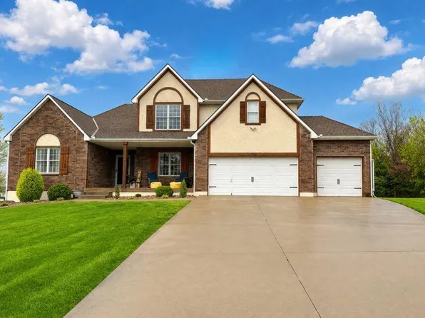 716 SW 163rd St, Lees Summit, MO 64082