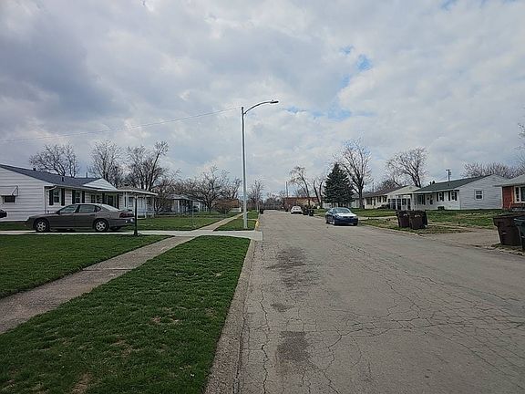 5th image of 2670 Maplegrove Ave