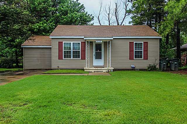 1st image of 3115 SE 16th St