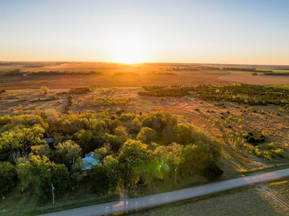 7506 S Victory Rd, Burrton, KS 67020