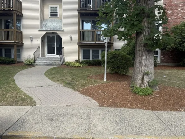 387 Adams St APT 8, Abington, MA 02351