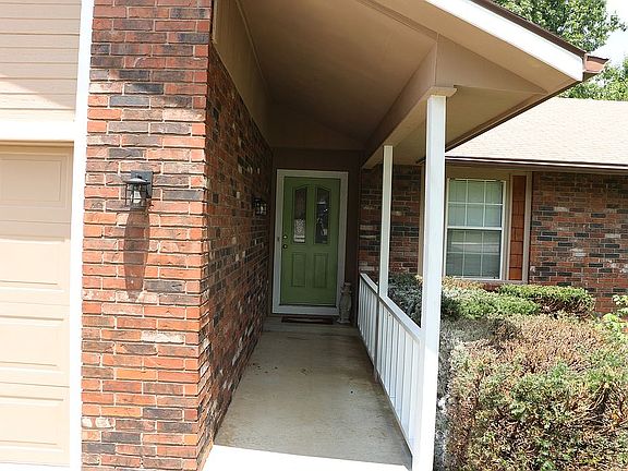 2nd image of 2632 E Country Way