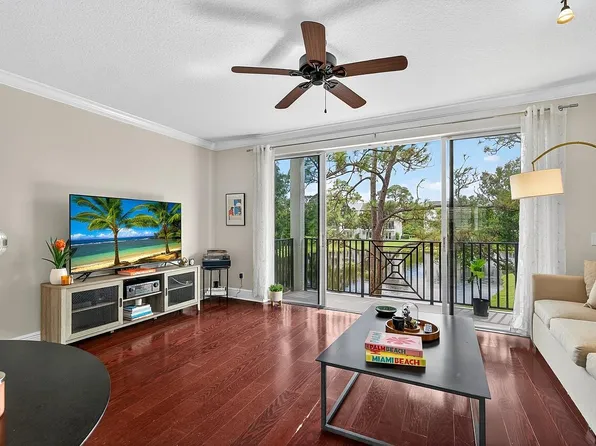 1685 42nd Square #101, Vero Beach, FL 32960