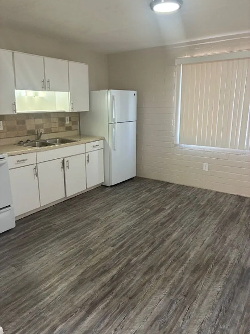 3025 N Los Altos Ave — Photo 1