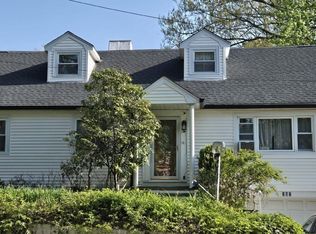 257 Schenck Ave, Great Neck, NY 11021