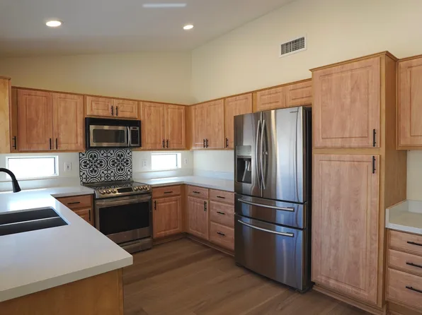 17865 N DESERT FLOWER Trail, Surprise, AZ 85374