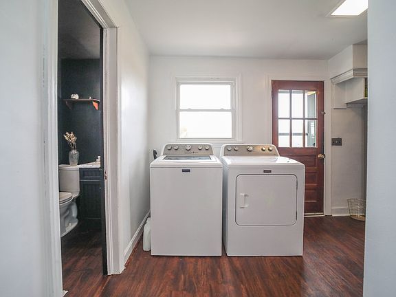 3rd image of 437 Roseland Rd