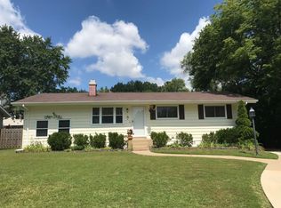 4337 Hollyshire Dr, Saint Louis, MO 63129