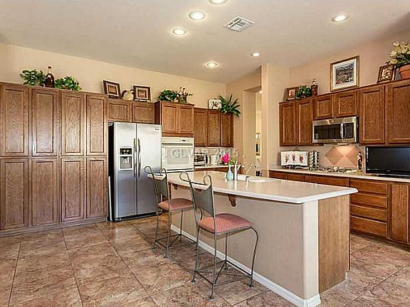 3rd image of 40 Moraine Dr